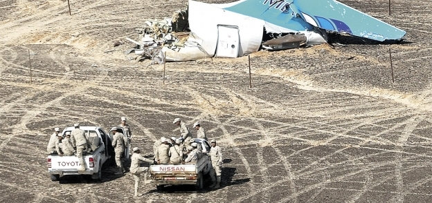 حطام الطائرة الروسية بعد سقوطها فى سيناء «أ. ف. ب»