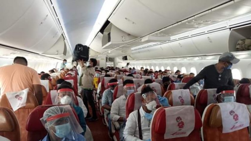 176 هندي يغادرون القاهرة على متن رحلة استثنائية للخطوط الهندية