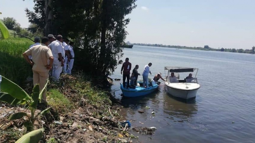 صورة من إزالة تعديات على نهر النيل