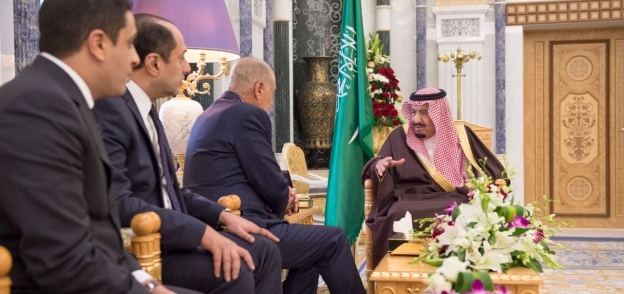 بالصور| الأمين العام للجامعة العربية يلتقي الملك سلمان في قصر اليمامة