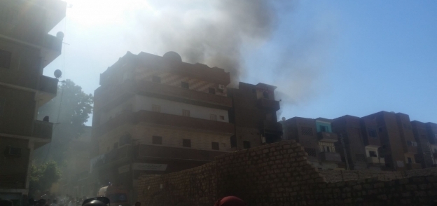 محافظ أسوان يوفر إقامة للأسر المتضررة من حريق عمارة بـ"الشيخ هارون"