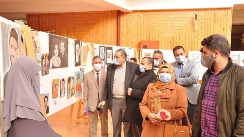 رئيس جامعة كفر الشيخ يفتتح معرض الفنون التشكيلية استعدادا لـ" ابداع 9" 