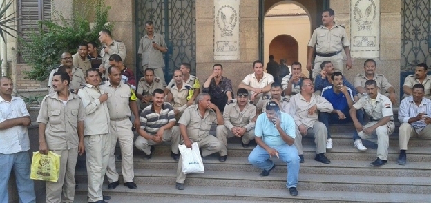 جانب من اعتصام افراد الشرطة داخل مقر مديرية أمن الشرقية