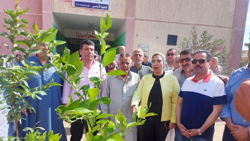 برلمانية تقود حملة لزراعة 1000 شجرة مثمرة بالشرقية.. «خليك واعي»