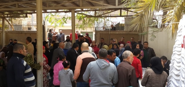 جانب من اقبال المواطنين على الوحدة الطبية بكفر الجبل في الهرم