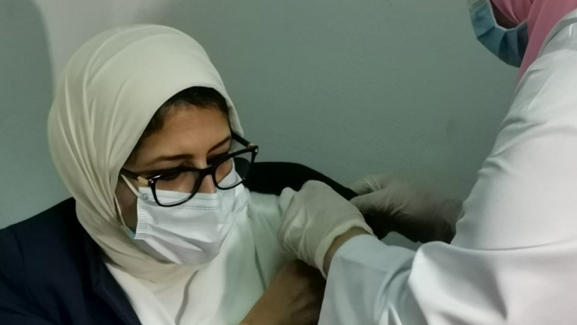 وزيرة الصحة خلال أخذ الجرعة الثانية للقاح كورونا