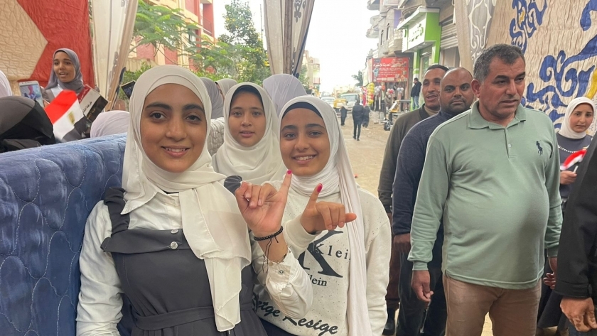 فتيات يشاركن في انتخابات الرئاسة