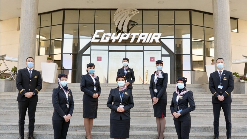 مصر للطيران تطبق الزي الرسمي الجديد لأطقم الضيافة الجوية