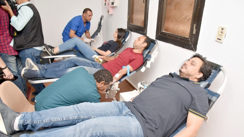 جانب من حملة الشركة المتحدة للخدمات الإعلامية للتبرع بالدم لتوفيره للمستشفيات الفلسطينية