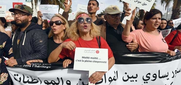 مثقفون مغاربة يوقعون عريضة تدعو الى المساواة في الميراث