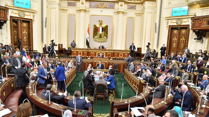 مقترح برلماني يطالب بتغليظ عقوبة إهانة الزي الأزهري