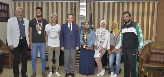 جامعة القناة تكرم الطلاب  الفائزين بمهرجان كرة السرعة للجامعات المصرية .