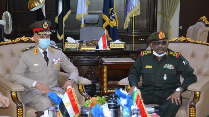 الفريق محمد فريد يلتقي وزير الدفاع ورئيس هيئة الأركان السودانية