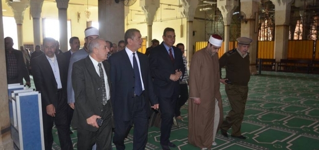 محافظ كفر الشيخ  يتفقد ترميم اعمدة مسجد الدسوقى بدسوق