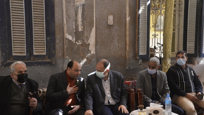 محافظ أسيوط يقدم واجب العزاء فى والدة النائب " الحسينى جلال " بمسقط رأسه بمدينة صدفا