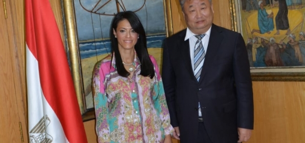 وزيرة السياحة والمستشار الثقافى الصينى