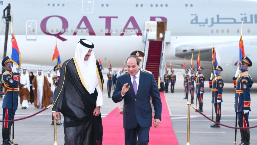 الرئيس السيسي خلال استقباله أمير قطر في إطار جهود البلدين لوقف العدوان الإسرائيلي على غزة «صورة أرشيفية»