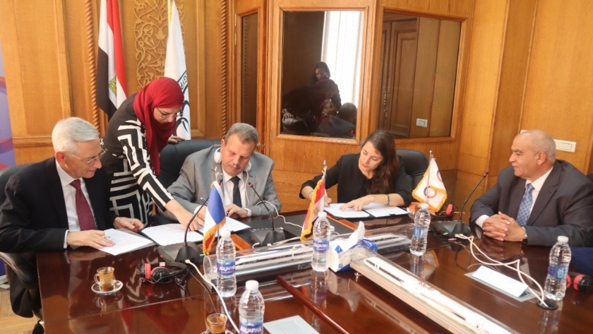 تعاون «مصري - فرنسي» لتطوير إشارات خط سكة حديد «طنطا - المنصورة - دمياط»