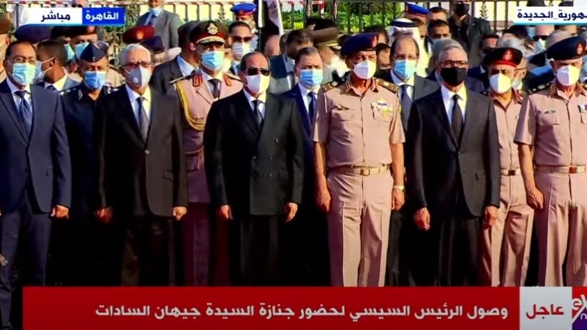 الرئيس عبدالفتاح السيسي يتقدم جنازة جيهان السادات