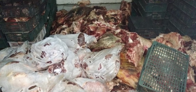 تموين المنوفية يضبط 40 طنًا من اللحوم الفاسدة داخل مصنع بمدينة السادات