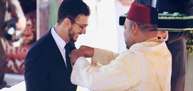 عاهل المغرب يكرم سعد المجرد