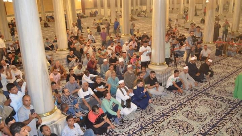 خلال فعاليات اليوم الثاني من الأسبوع الدعوي بمسجد الإمام الحسين
