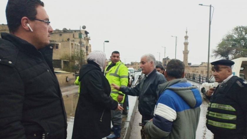 جولة نائب محافظ القاهرة لمتابعة إزالة مياة الأمطار