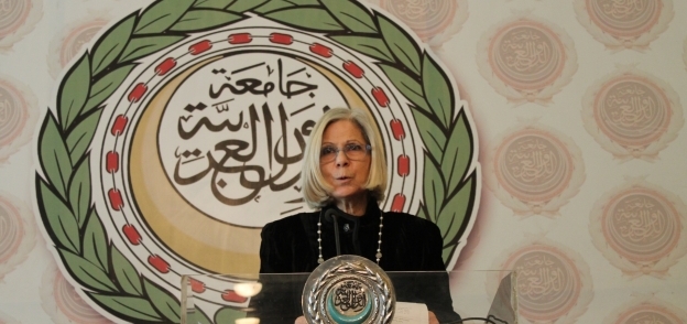 السفيرة هيفاء أبوغزالة خلال المؤتمر الصحفي