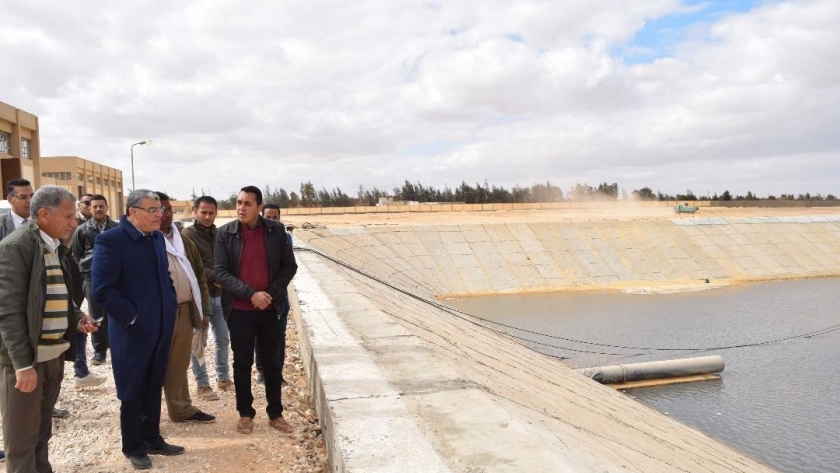 محافظ المنيا يتفقد محطة معالجة الصرف