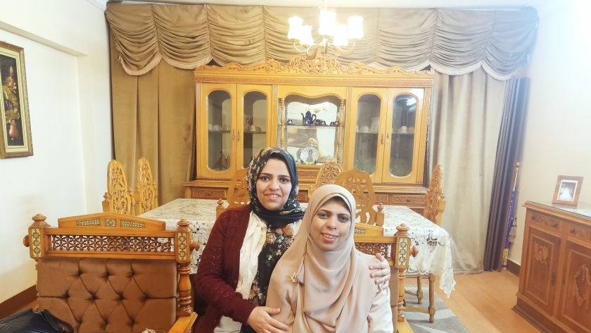 الأم المثالية بسوهاج مع ابنتها رنا