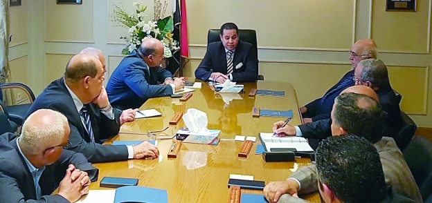 وزير قطاع الأعمال خلال اجتماعه مع مجلس إدارة «الغزل والنسيج»