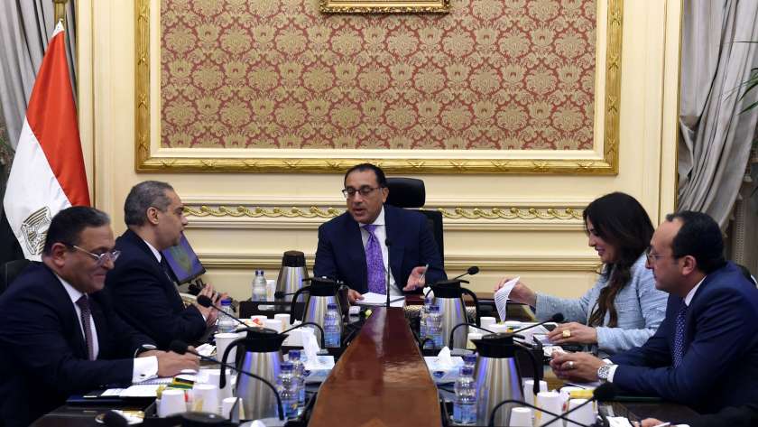 رئيس الوزراء يتابع مع رئيس هيئة الدواء المصرية سبل تعظيم الاستثمارات