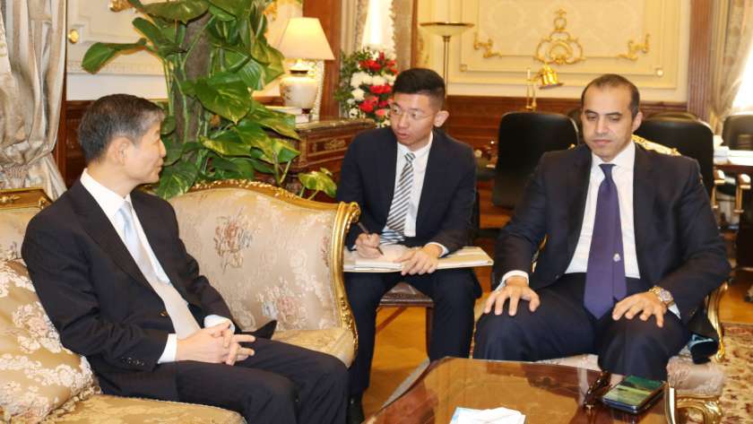 الأمين العام لمجلس النواب يستقبل السفير الصيني بالقاهرة