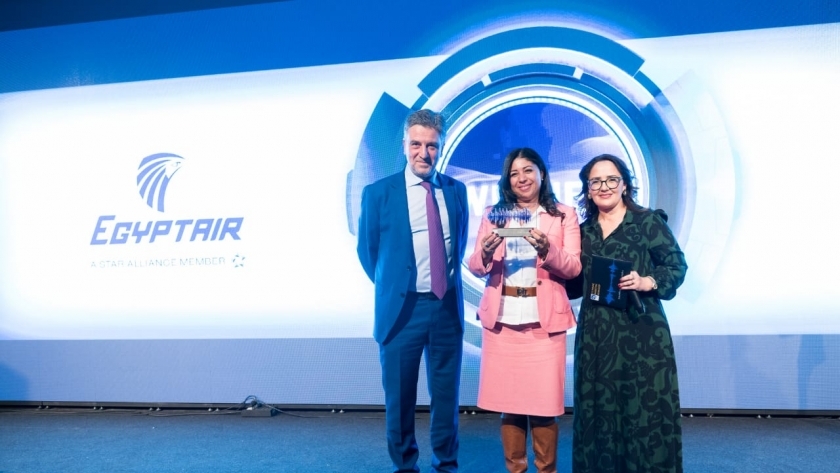 مطار أثينا يمنح جائزة لمصر للطيران : الأسرع تعافياً من جائحة كورونا