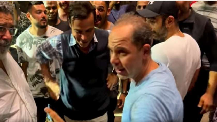نجلا عادل إمام أثناء احتفالهما بنهاية تصوير فيلم «أبو نسب»