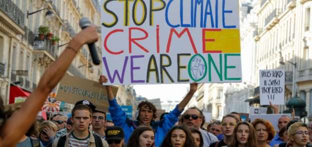 ألاف الأشخاص يتظاهرون ضد تغير المناخ في جميع أنحاء أوروبا