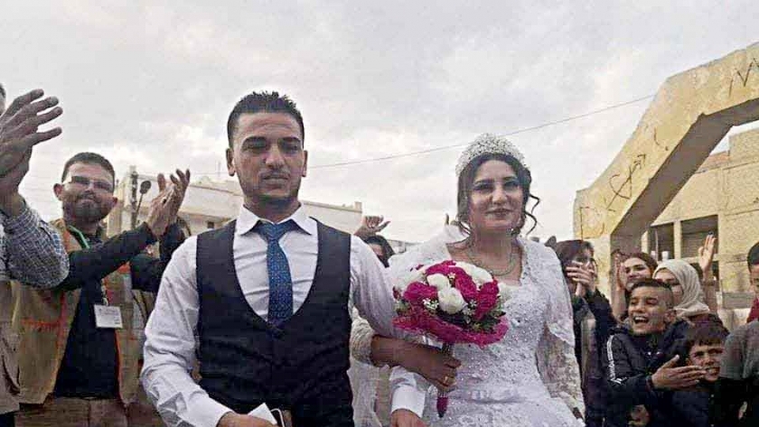 «محمد» و«حنان» أثناء زفافهما