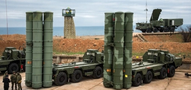 بطاريات نظام الدفاع الجوى الروسى «إس 400»