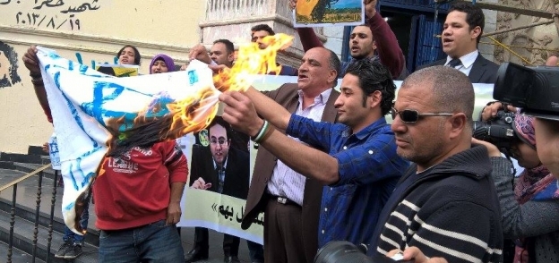 وقفة احتجاجية ضد قرار اعتبار "حزب الله" منظمة إرهابية