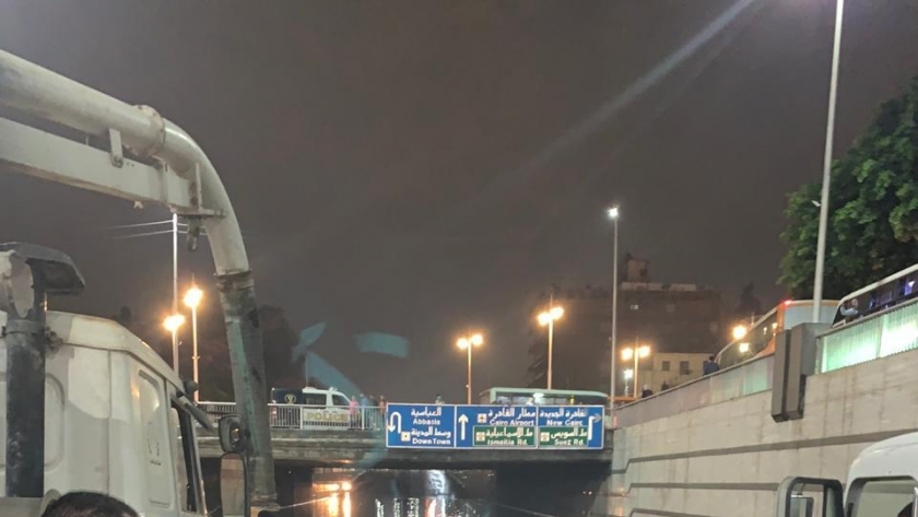 سيارات رفع الأمطار من شوارع القاهرة