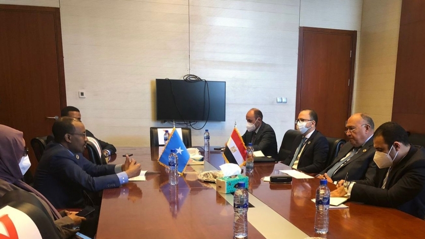 وزير الخارجية يلتقي نظيره الصومالي