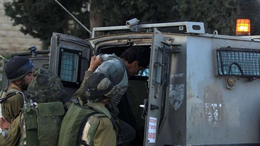 قوات الاحتلال الإسرائيلي تعتقل فلسطيني