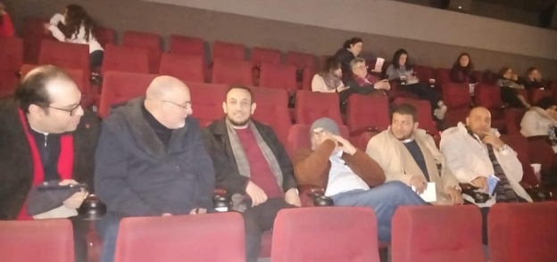 خالد الجندي أثناء مشاهدة الفيلم