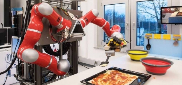 «روبوت» يعد بيتزا