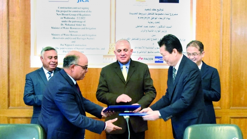 وزير الرى يشهد حفل توقيع عقد «مشروع إنشاء مجموعة قناطر ديروط الجديدة»