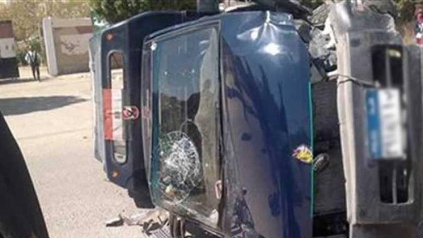 إصابة مجندين في حادث تصادم سيارة شرطة مع ميكروباص بالفيوم