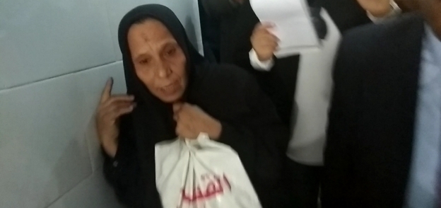 سيدة مسنة بمستشفي الحميات بالإسكندرية