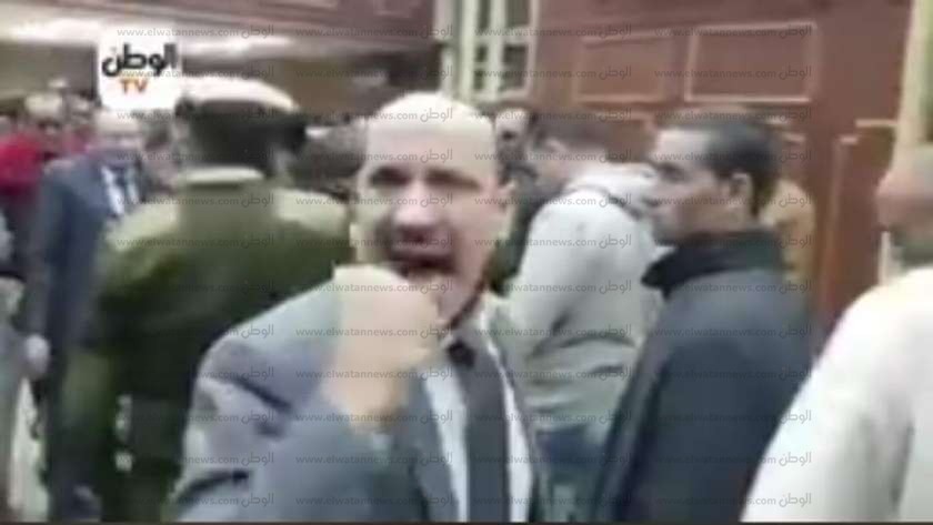 المحامي أحمد جبر أثناء هتافه يحيا العدل