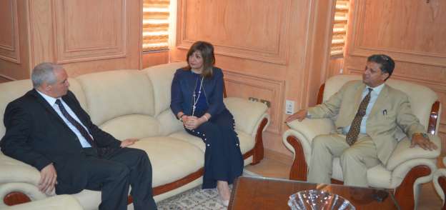 وزيرة الهجرة خلال لقائها مع الوزير الليبى