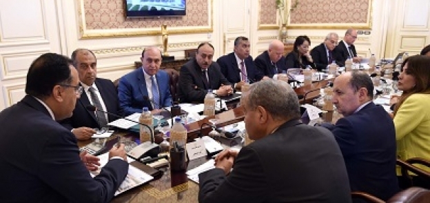 رئيس الوزراء خلال بحث خطة تسويق «الاستزراع» مع «مميش» و3 وزراء